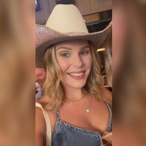 Meet your Posher, Anna